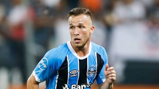 Gelandang Brasil Arthur Resmi Digaet Barcelona